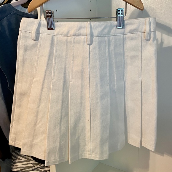 NWT Le Lis White Pleated Skirt Front Zipper - Picture 4 of 6